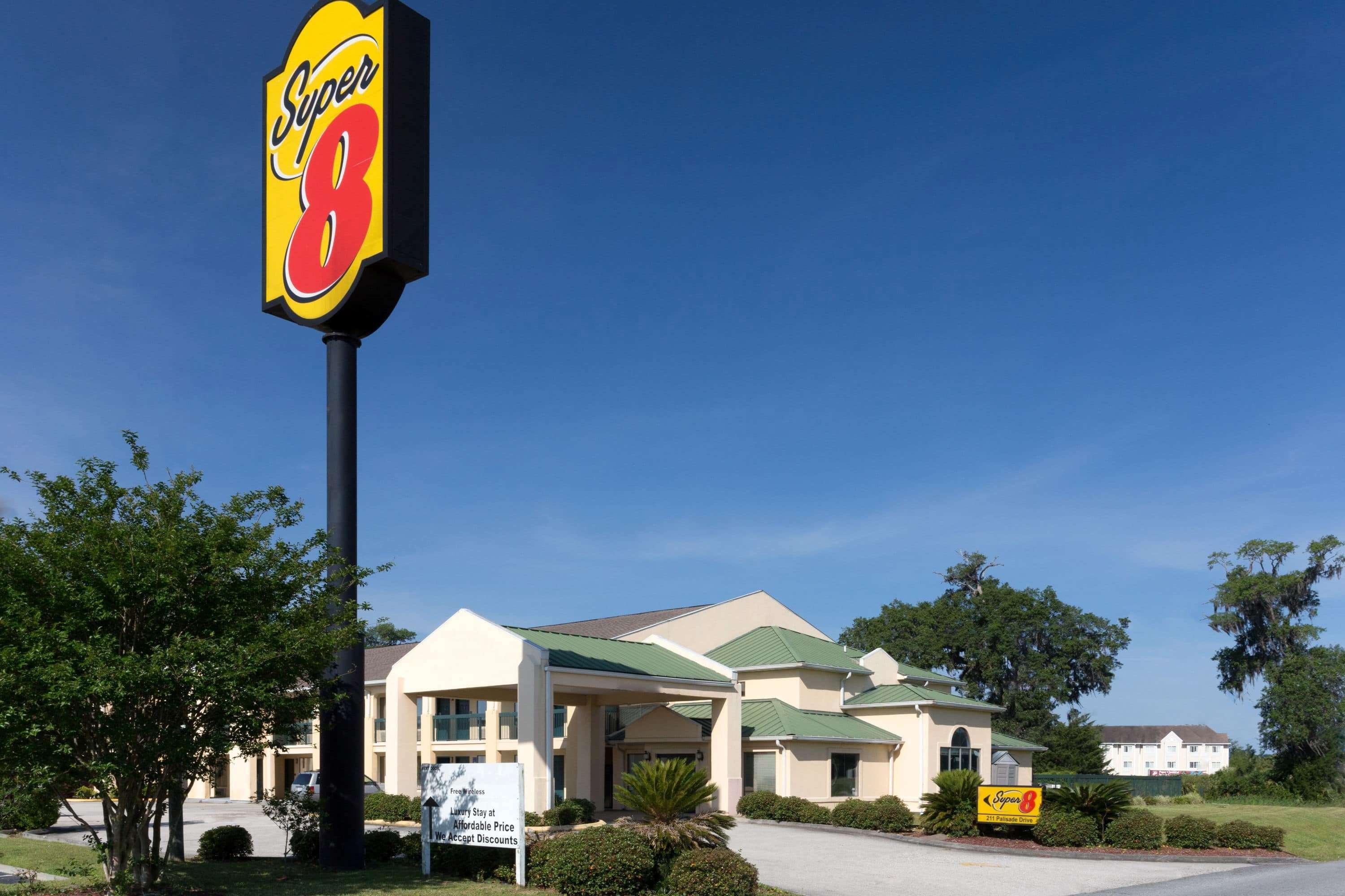 Super 8 By Wyndham Brunswick South I-95 Motel Bagian luar foto