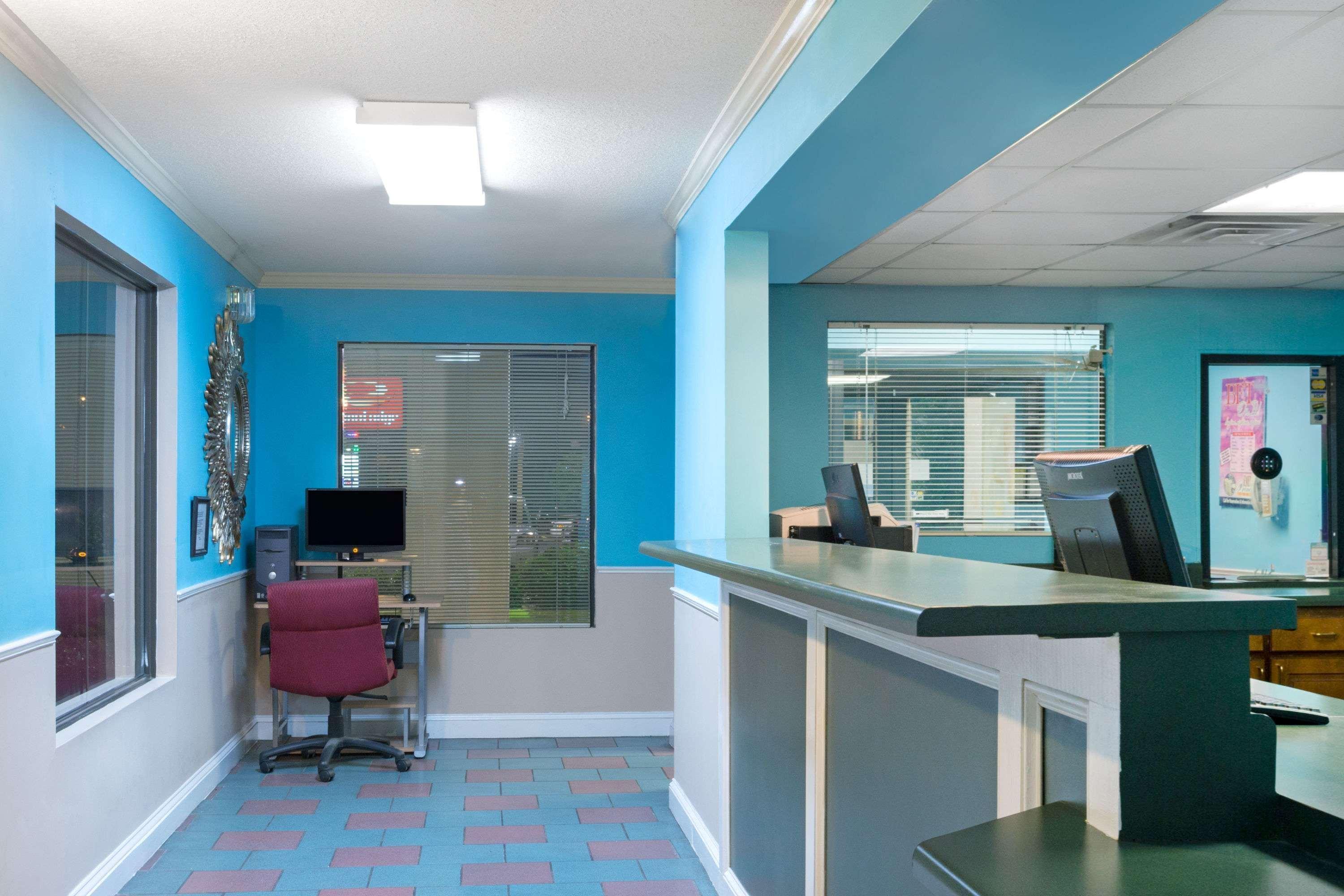 Super 8 By Wyndham Brunswick South I-95 Motel Bagian luar foto