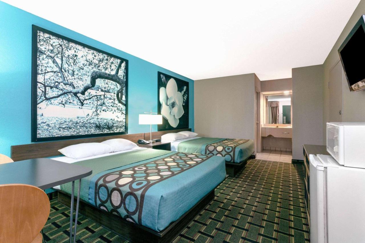 Super 8 By Wyndham Brunswick South I-95 Motel Bagian luar foto