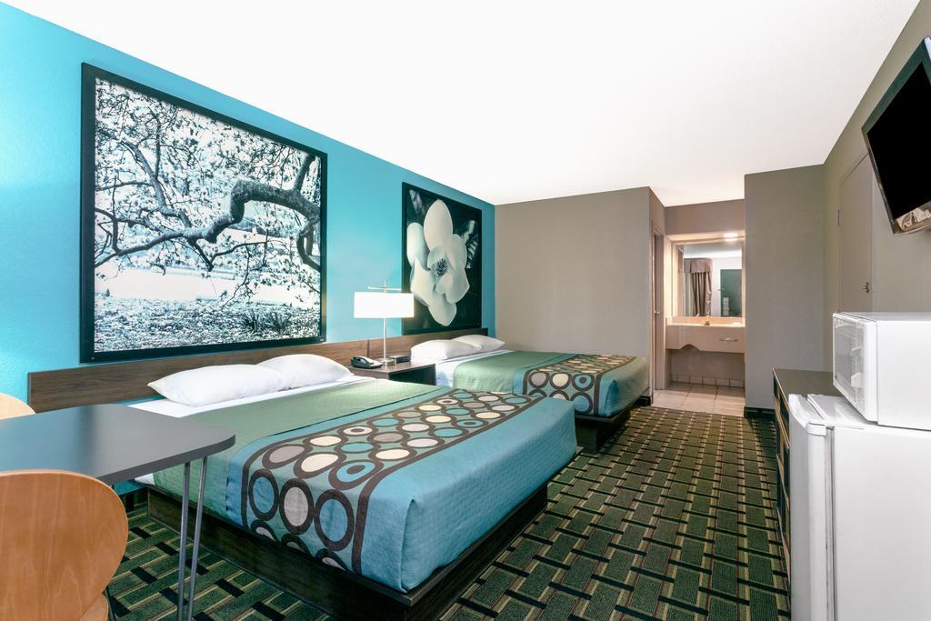 Super 8 By Wyndham Brunswick South I-95 Motel Bagian luar foto